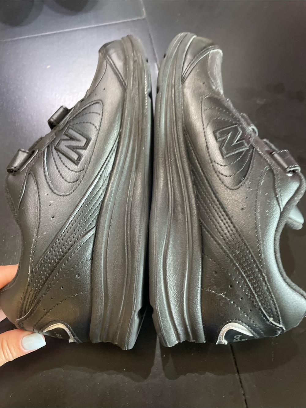 New Balance Women's Black WW577 Walking Hook Loop Shoe Size 8 sneaker work - Picture 5 of 7
